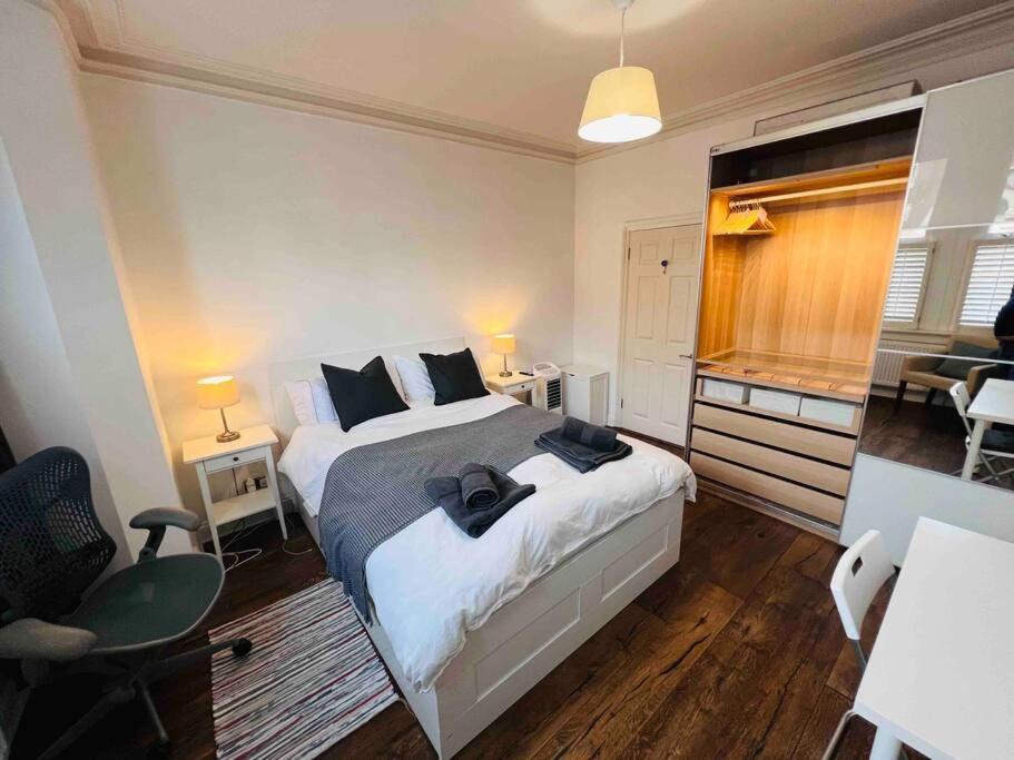 Lovely 2 Bedroom Ground Floor Flat With Garden. Londres Exterior foto