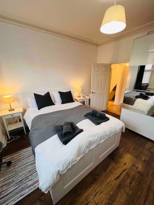 Lovely 2 Bedroom Ground Floor Flat With Garden. Londres Exterior foto