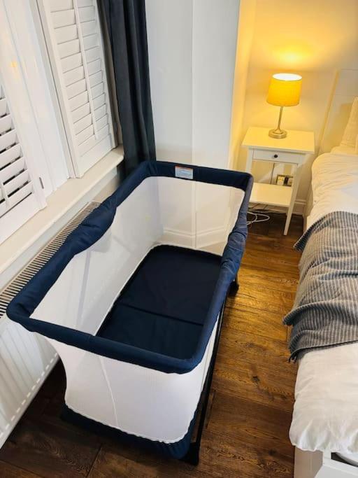 Lovely 2 Bedroom Ground Floor Flat With Garden. Londres Exterior foto