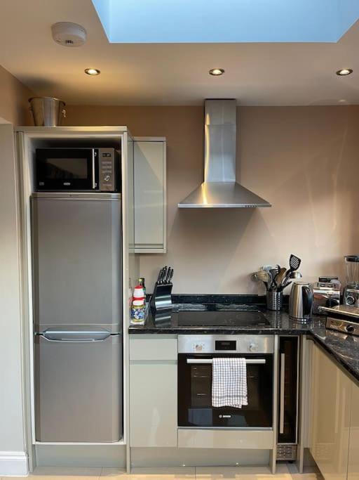 Lovely 2 Bedroom Ground Floor Flat With Garden. Londres Exterior foto