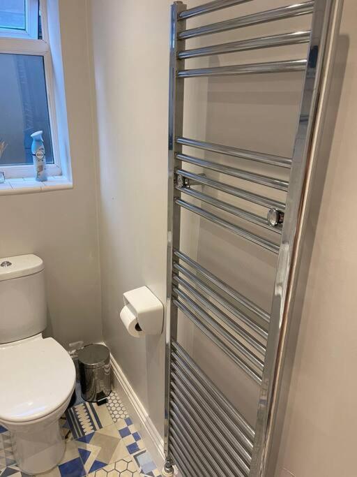Lovely 2 Bedroom Ground Floor Flat With Garden. Londres Exterior foto