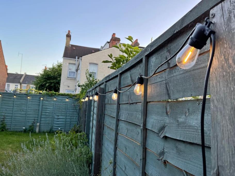 Lovely 2 Bedroom Ground Floor Flat With Garden. Londres Exterior foto