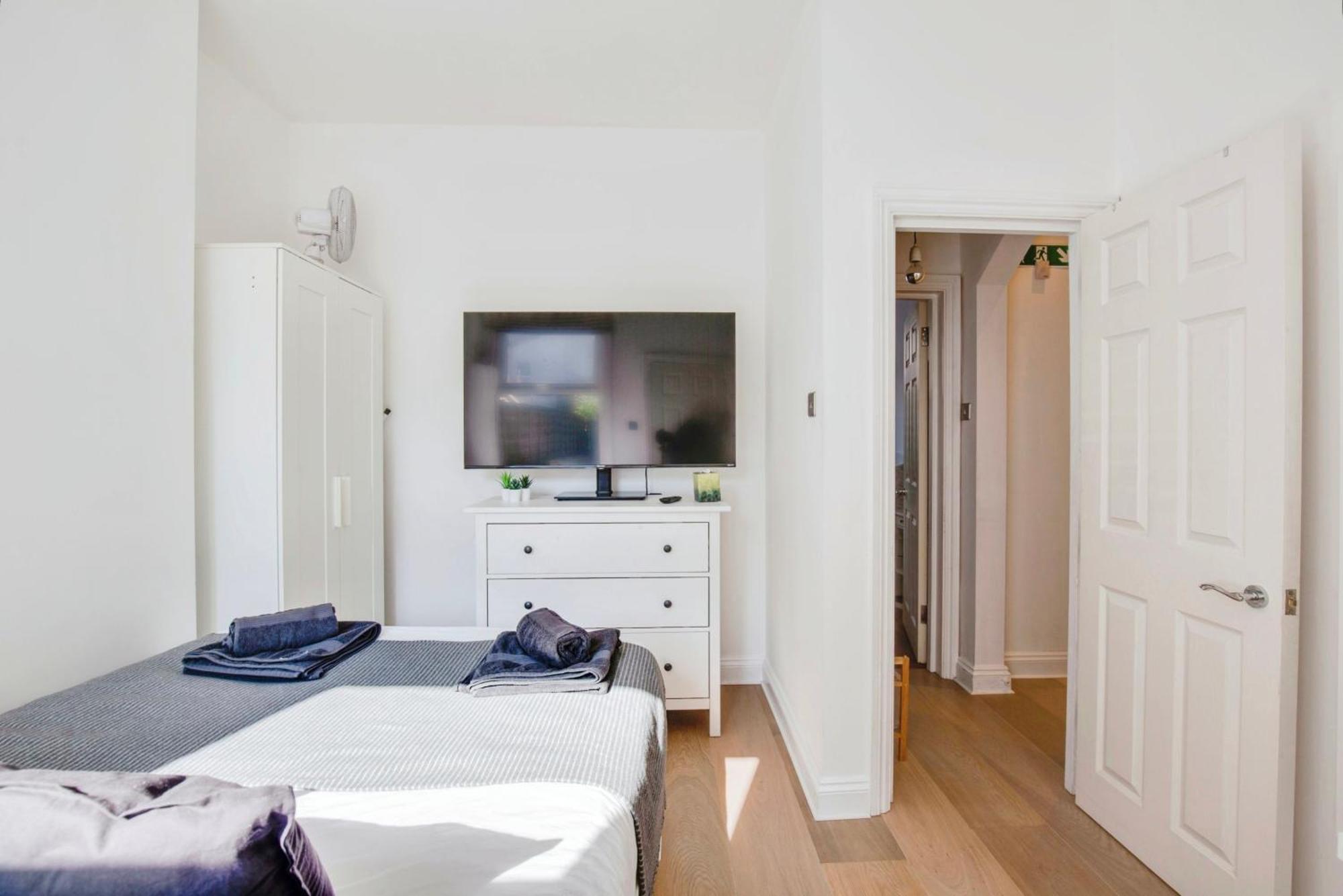 Lovely 2 Bedroom Ground Floor Flat With Garden. Londres Exterior foto